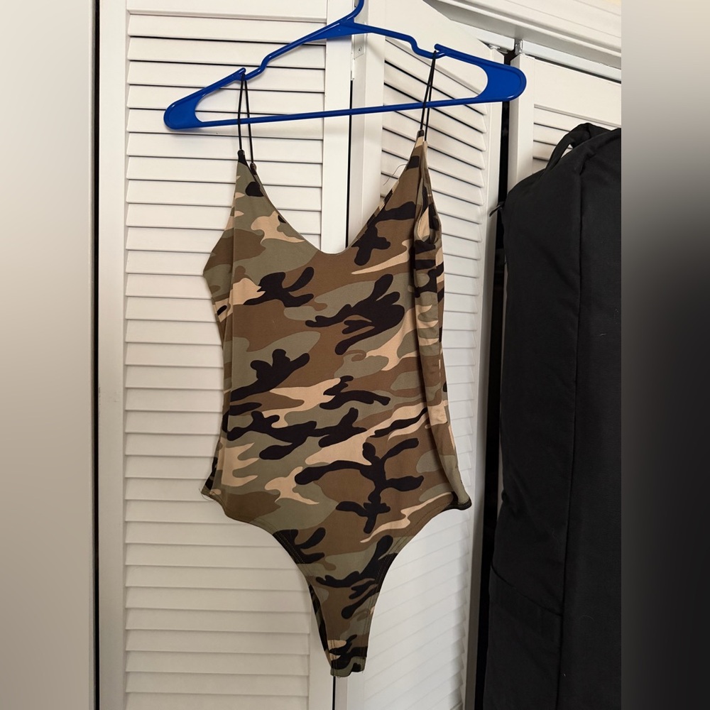 gaze Camouflage Scoop Neck Bodysuit